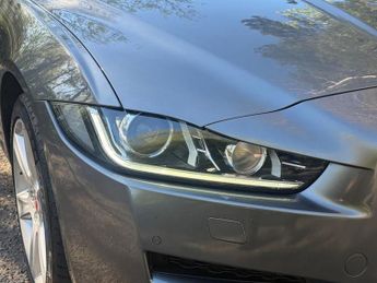 JAGUAR XE 2.0d Portfolio Saloon 4dr Diesel Auto AWD Euro 6 (s/s) (180 ps)