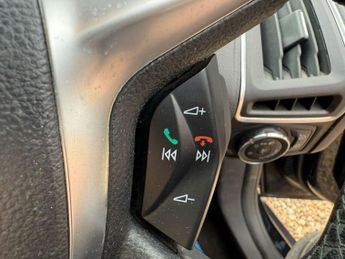 FORD FOCUS 1.6 Zetec Hatchback 5dr Petrol Manual Euro 5 (125 ps)