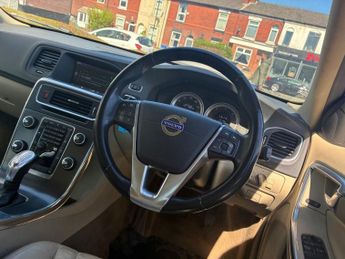 VOLVO V60 2.4 D5 SE Lux Nav Estate 5dr Diesel Geartronic Euro 5 (215 ps)