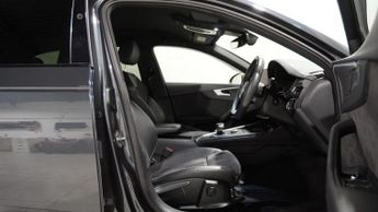 AUDI A4 AVANT 2.0 TDI 35 Black Edition Estate 5dr Diesel S Tronic Euro 6 (s/s)