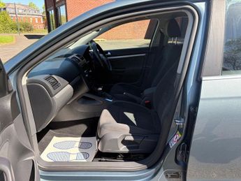 VOLKSWAGEN GOLF 1.9 TDI SE Estate 5dr Diesel DSG Euro 4 (105 ps)