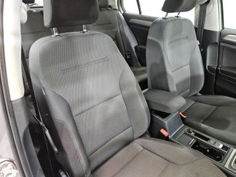 VOLKSWAGEN GOLF 1.6 TDI BlueMotion Tech SE Hatchback 5dr Diesel DSG Euro 5 (s/s)