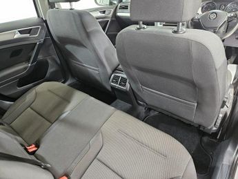 VOLKSWAGEN GOLF 1.6 TDI BlueMotion Tech SE Hatchback 5dr Diesel DSG Euro 5 (s/s)