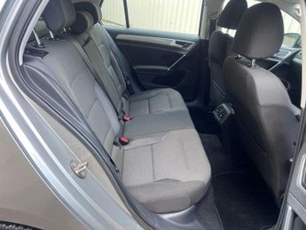 VOLKSWAGEN GOLF 1.6 TDI BlueMotion Tech SE Hatchback 5dr Diesel DSG Euro 5 (s/s)