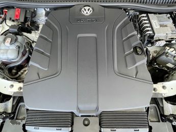 VOLKSWAGEN TOUAREG 3.0 TDI V6 SE SUV 5dr Diesel Tiptronic 4Motion Euro 6 (s/s) (231