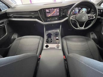 VOLKSWAGEN TOUAREG 3.0 TDI V6 SE SUV 5dr Diesel Tiptronic 4Motion Euro 6 (s/s) (231