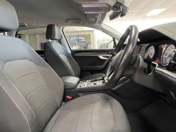 VOLKSWAGEN TOUAREG 3.0 TDI V6 SE SUV 5dr Diesel Tiptronic 4Motion Euro 6 (s/s) (231