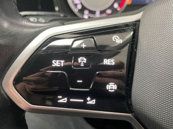 VOLKSWAGEN TOUAREG 3.0 TDI V6 SE SUV 5dr Diesel Tiptronic 4Motion Euro 6 (s/s) (231