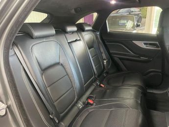 JAGUAR F-PACE 2.0 D180 R-Sport SUV 5dr Diesel Auto Euro 6 (s/s) (180 ps)