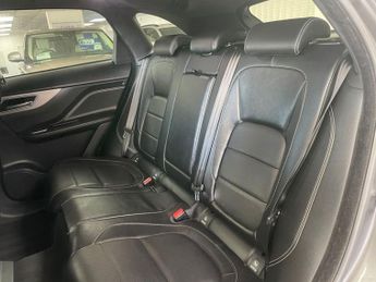 JAGUAR F-PACE 2.0 D180 R-Sport SUV 5dr Diesel Auto Euro 6 (s/s) (180 ps)