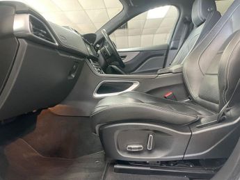 JAGUAR F-PACE 2.0 D180 R-Sport SUV 5dr Diesel Auto Euro 6 (s/s) (180 ps)