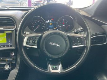 JAGUAR F-PACE 2.0 D180 R-Sport SUV 5dr Diesel Auto Euro 6 (s/s) (180 ps)