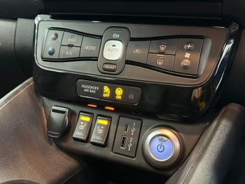 NISSAN LEAF 39kWh N-Connecta Hatchback 5dr Electric Auto (150 ps)