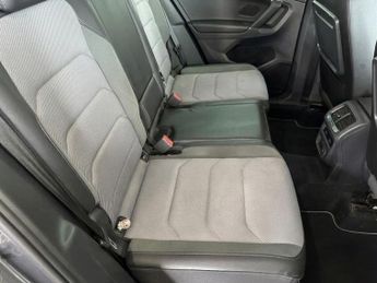 VOLKSWAGEN TIGUAN 2.0 TDI R-Line SUV 5dr Diesel DSG Euro 6 (s/s) (150 ps)