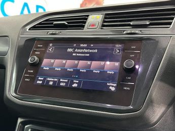 VOLKSWAGEN TIGUAN 2.0 TDI R-Line SUV 5dr Diesel DSG Euro 6 (s/s) (150 ps)