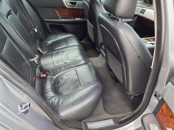 JAGUAR XF 2.2d Luxury Saloon 4dr Diesel Auto Euro 5 (s/s) (190 ps)