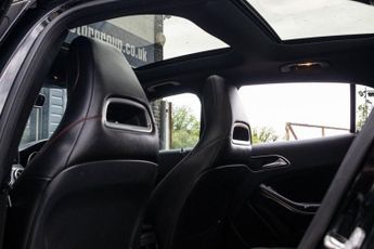 MERCEDES-BENZ 180 2.1 GLA220d AMG Line (Premium Plus) SUV 5dr Diesel 7G-DCT 4MATIC