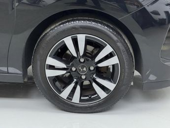 DS AUTOMOBILES DS 3 1.2 PureTech Chic Hatchback 3dr Petrol Manual Euro 6 (82 ps)