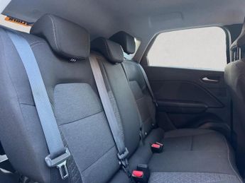 RENAULT CAPTUR 1.6 E-TECH evolution SUV 5dr Petrol Hybrid Auto Euro 6 (s/s) (14