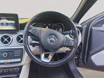 MERCEDES-BENZ GLA 2.1 GLA200d Sport (Premium Plus) SUV 5dr Diesel 7G-DCT 4MATIC Eu