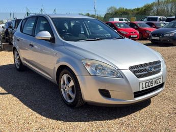 Kia Ceed 1.6 CRDi GS Hatchback 5dr Diesel Manual (119 g/km, 88 bhp)