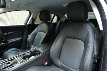 JAGUAR XE 2.0d Portfolio Saloon 4dr Diesel Auto Euro 6 (s/s) (180 ps)