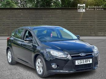 Ford Focus 1.6 Zetec Hatchback 5dr Petrol Powershift Euro 5 (125 ps)
