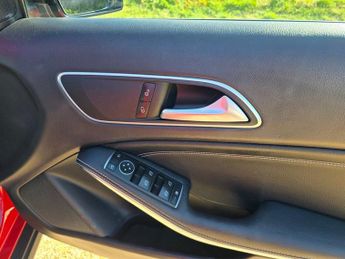 MERCEDES-BENZ GLA 1.6 GLA180 GPF Urban Edition SUV 5dr Petrol 7G-DCT Euro 6 (s/s) 