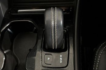 VOLVO XC40 1.5 T3 R-Design SUV 5dr Petrol Auto Euro 6 (s/s) (163 ps) Rear P