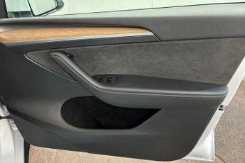 TESLA MODEL Y (Dual Motor) Performance SUV 5dr Electric Auto 4WDE (426 bhp) Ex
