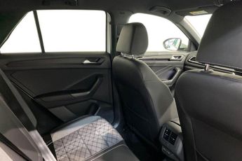 VOLKSWAGEN T-ROC 1.5 TSI R-Line SUV 5dr Petrol DSG Euro 6 (s/s) (150 ps) Front / 