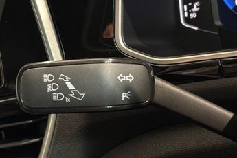 VOLKSWAGEN T-ROC 1.5 TSI R-Line SUV 5dr Petrol DSG Euro 6 (s/s) (150 ps) Front / 