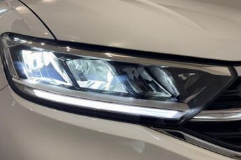 VOLKSWAGEN T-ROC 1.5 TSI R-Line SUV 5dr Petrol DSG Euro 6 (s/s) (150 ps) Front / 