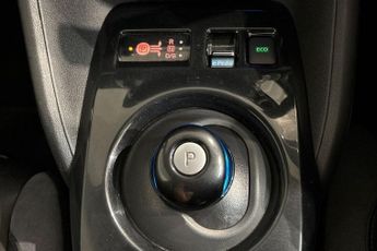 NISSAN LEAF 40kWh Tekna Hatchback 5dr Electric Auto (150 ps) Android Auto / 