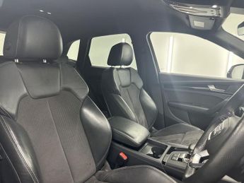 AUDI Q5 2.0 TDI 40 Black Edition SUV 5dr Diesel S Tronic quattro Euro 6 