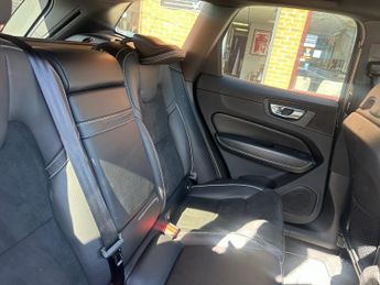 VOLVO XC60 2.0 D5 PowerPulse R-Design SUV 5dr Diesel Auto AWD Euro 6 (s/s) 