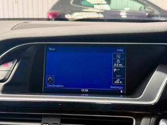 AUDI A4 AVANT 2.0 TDI Black Edition Estate 5dr Diesel S Tronic quattro Euro 5 