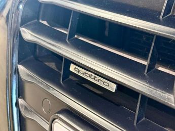 AUDI A4 AVANT 2.0 TDI Black Edition Estate 5dr Diesel S Tronic quattro Euro 5 