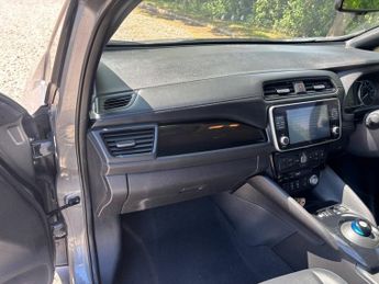 NISSAN LEAF 39kWh N-Connecta Hatchback 5dr Electric Auto (150 ps)