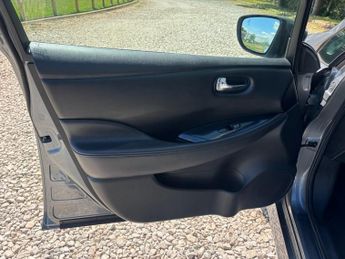 NISSAN LEAF 39kWh N-Connecta Hatchback 5dr Electric Auto (150 ps)