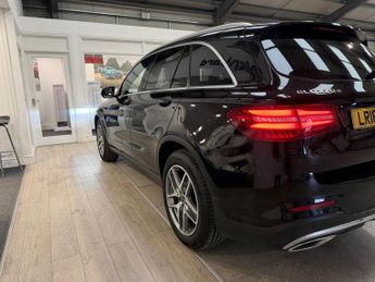 MERCEDES-BENZ GLC 2.1 GLC220d AMG Line SUV 5dr Diesel G-Tronic 4MATIC Euro 6 (s/s)