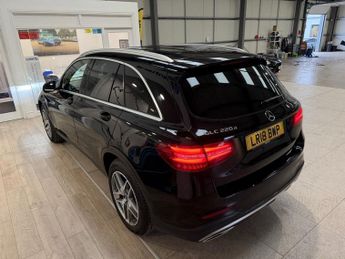 MERCEDES-BENZ GLC 2.1 GLC220d AMG Line SUV 5dr Diesel G-Tronic 4MATIC Euro 6 (s/s)