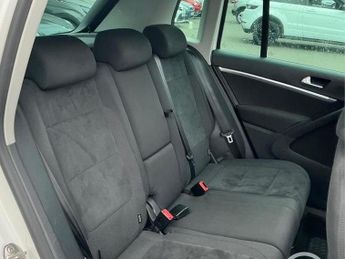 VOLKSWAGEN TIGUAN 2.0 TDI BlueMotion Tech SE SUV 5dr Diesel DSG 4WD Euro 5 (s/s) (