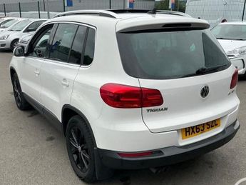 VOLKSWAGEN TIGUAN 2.0 TDI BlueMotion Tech SE SUV 5dr Diesel DSG 4WD Euro 5 (s/s) (