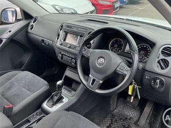 VOLKSWAGEN TIGUAN 2.0 TDI BlueMotion Tech SE SUV 5dr Diesel DSG 4WD Euro 5 (s/s) (