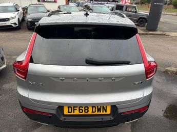 VOLVO XC40 2.0 T4 R-Design SUV 5dr Petrol Auto AWD Euro 6 (s/s) (190 ps)