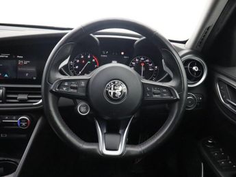 ALFA ROMEO GIULIA 2.0T Veloce Saloon 4dr Petrol GPF Auto Euro 6 (s/s) (280 ps)