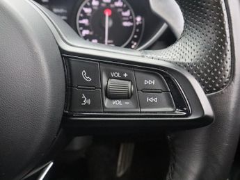 ALFA ROMEO GIULIA 2.0T Veloce Saloon 4dr Petrol GPF Auto Euro 6 (s/s) (280 ps)