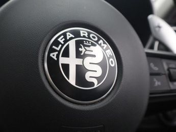 ALFA ROMEO GIULIA 2.0T Veloce Saloon 4dr Petrol GPF Auto Euro 6 (s/s) (280 ps)