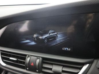 ALFA ROMEO GIULIA 2.0T Veloce Saloon 4dr Petrol GPF Auto Euro 6 (s/s) (280 ps)